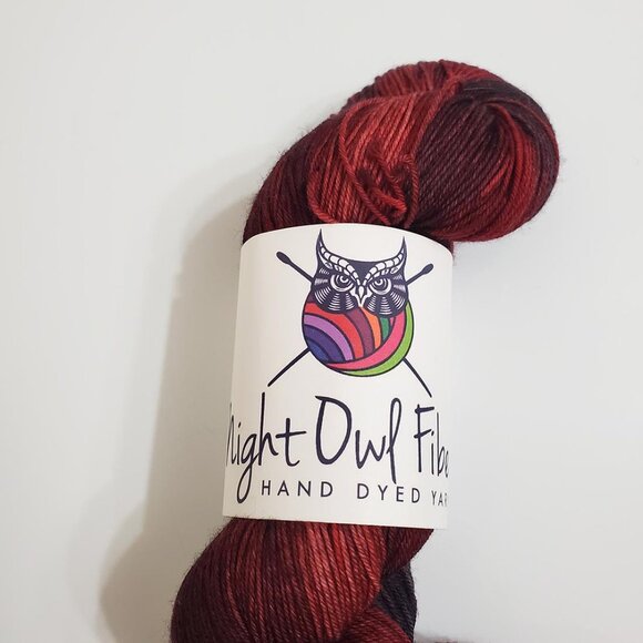 Night Owl Fibers Hand Dyed Yarn Queen of Hearts Superwash Merino Nylon 100g 463y - Picture 2 of 8